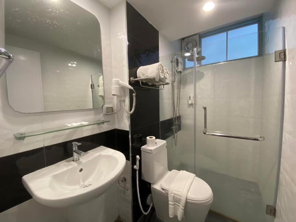 Dluxx Thammasat Hotell Pathum Thani Exteriör bild