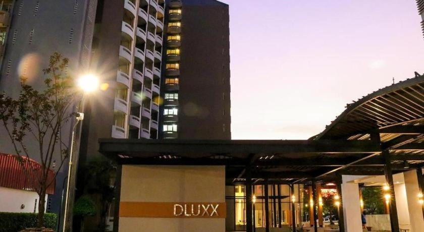 Dluxx Thammasat Hotell Pathum Thani Exteriör bild
