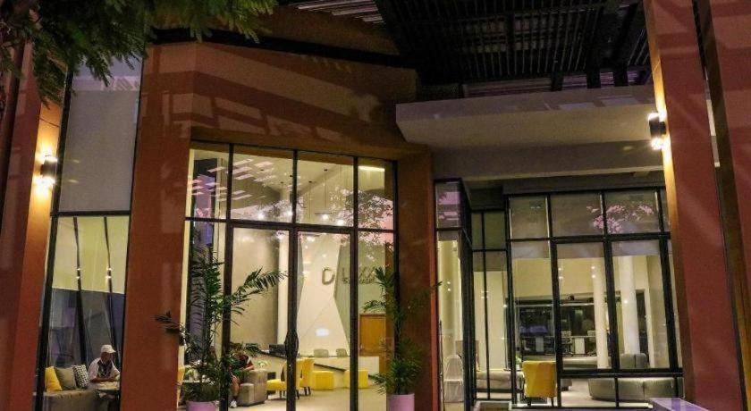 Dluxx Thammasat Hotell Pathum Thani Exteriör bild